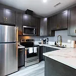 Walk To Restaurants, Fast Wifi, Ac